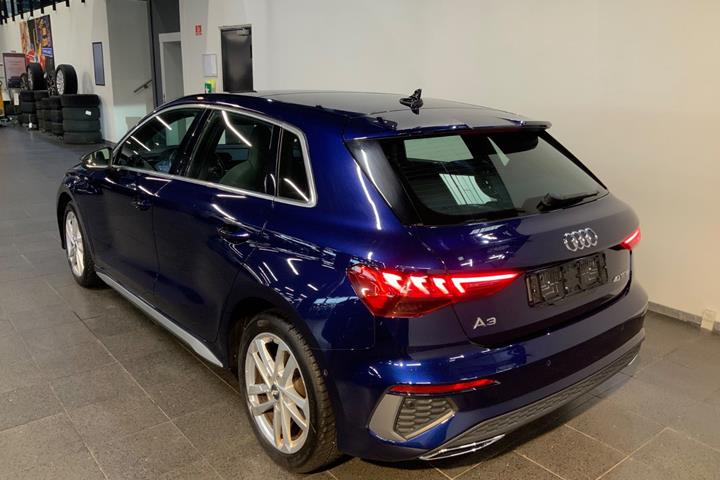Blå Audi A3 fra 2021