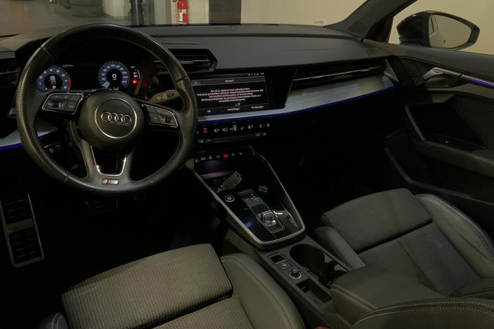 Blå Audi A3 fra 2021