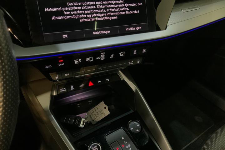 Blå Audi A3 fra 2021