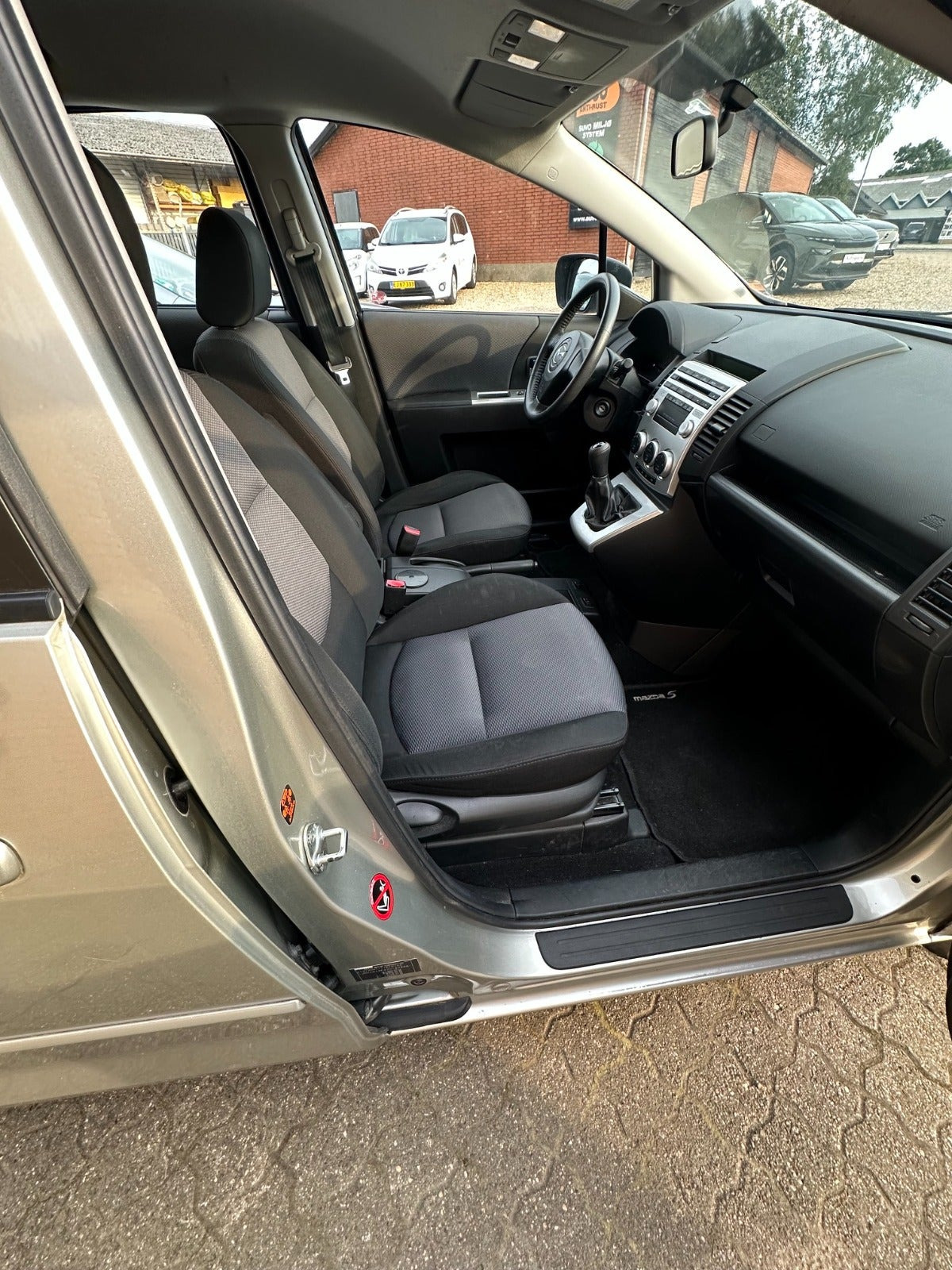 Sølv Mazda 5 fra 2008