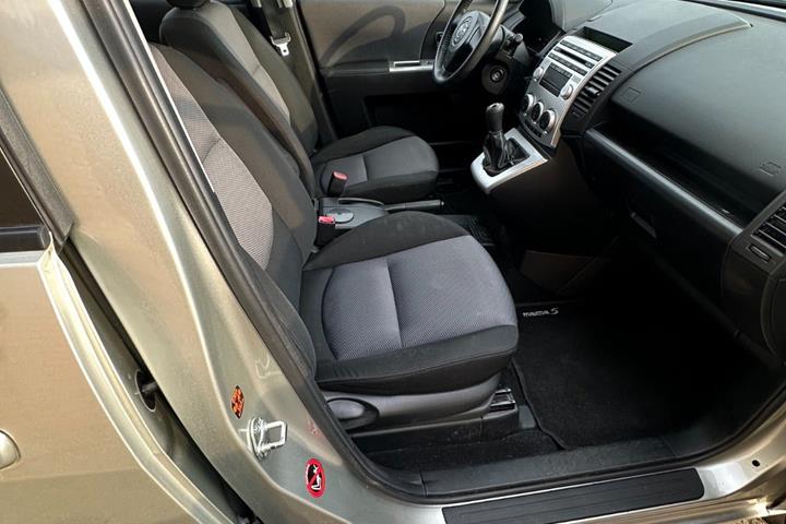 Sølv Mazda 5 fra 2008