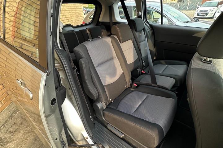 Sølv Mazda 5 fra 2008