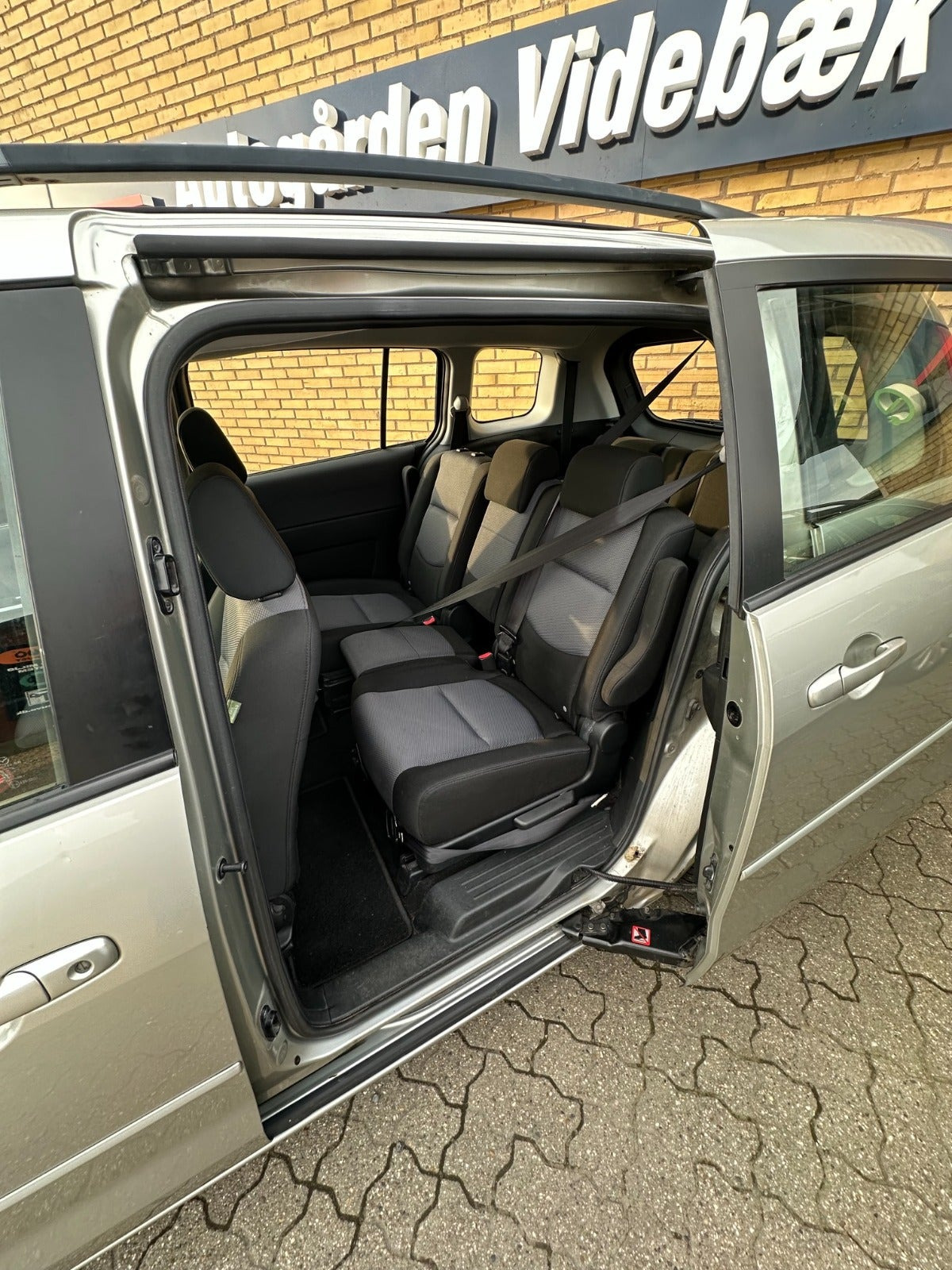 Sølv Mazda 5 fra 2008