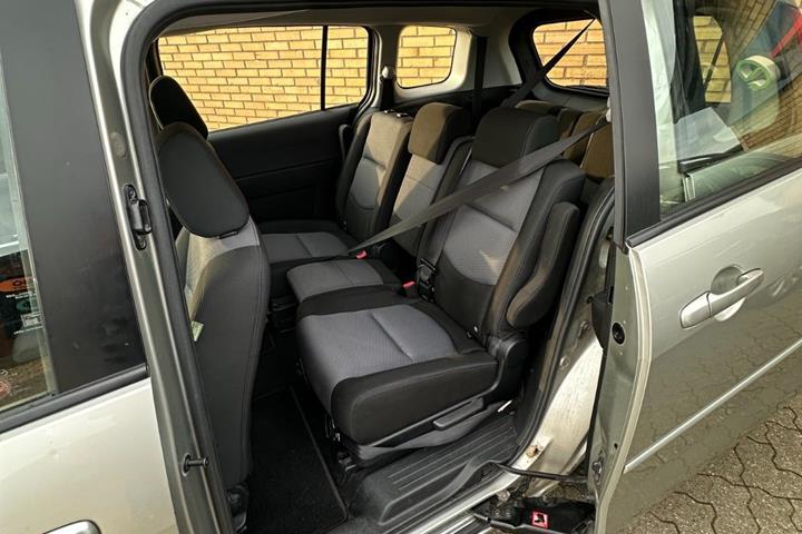 Sølv Mazda 5 fra 2008