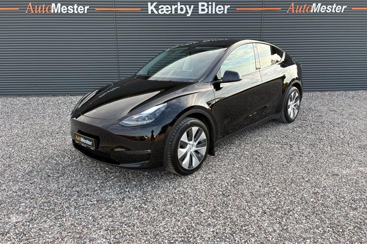 Sort Tesla Model Y fra 2024