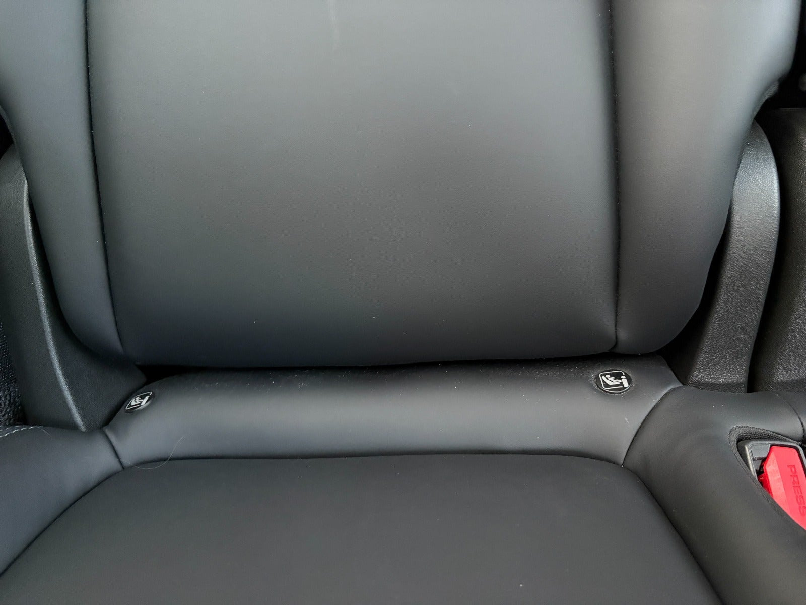 Sort Tesla Model Y fra 2024