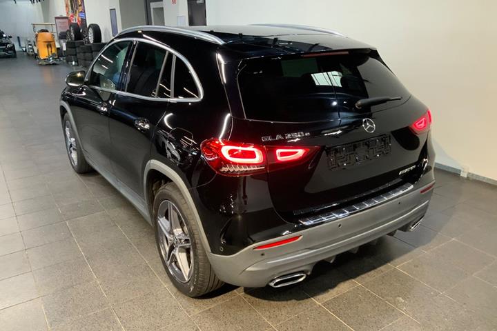 Sort Mercedes GLA250 e fra 2022