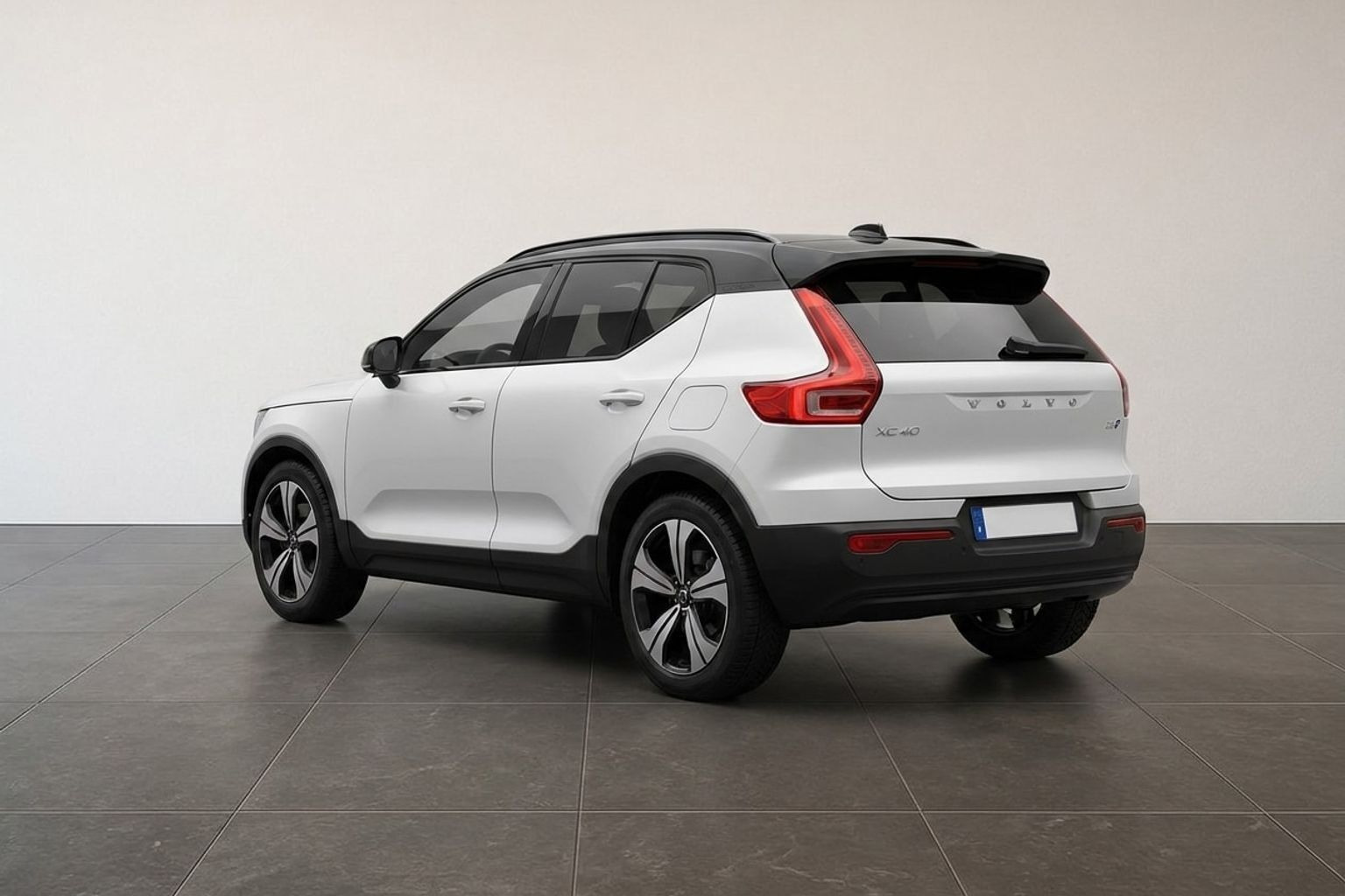 Hvid Volvo XC40 fra 2023