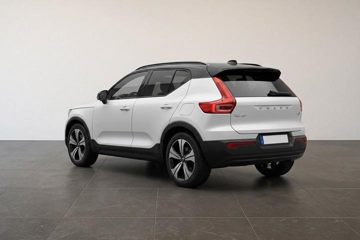 Hvid Volvo XC40 fra 2023