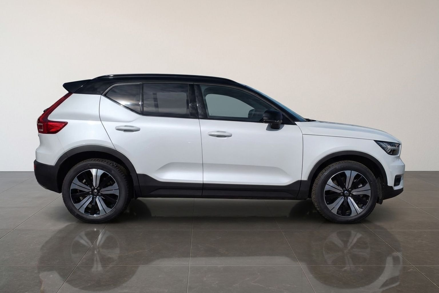 Hvid Volvo XC40 fra 2023
