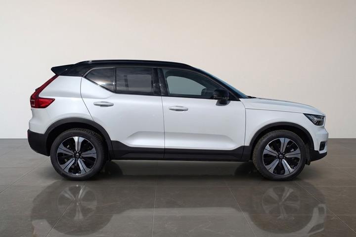 Hvid Volvo XC40 fra 2023