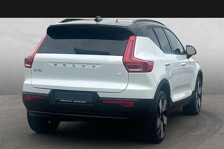 Hvid Volvo XC40 fra 2023