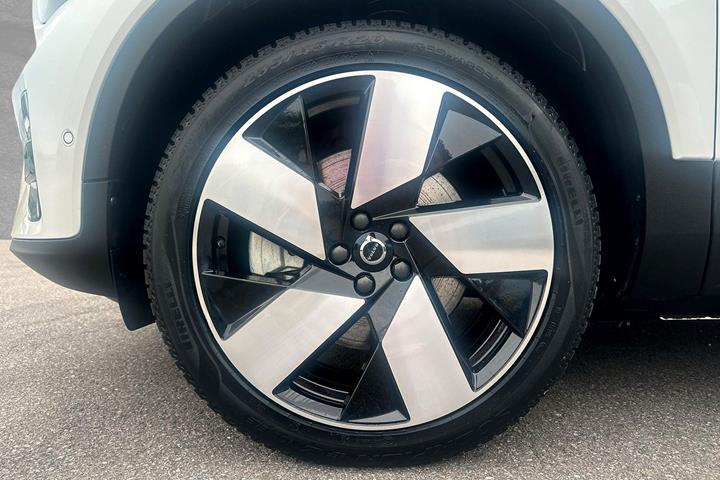Hvid Volvo XC40 fra 2023