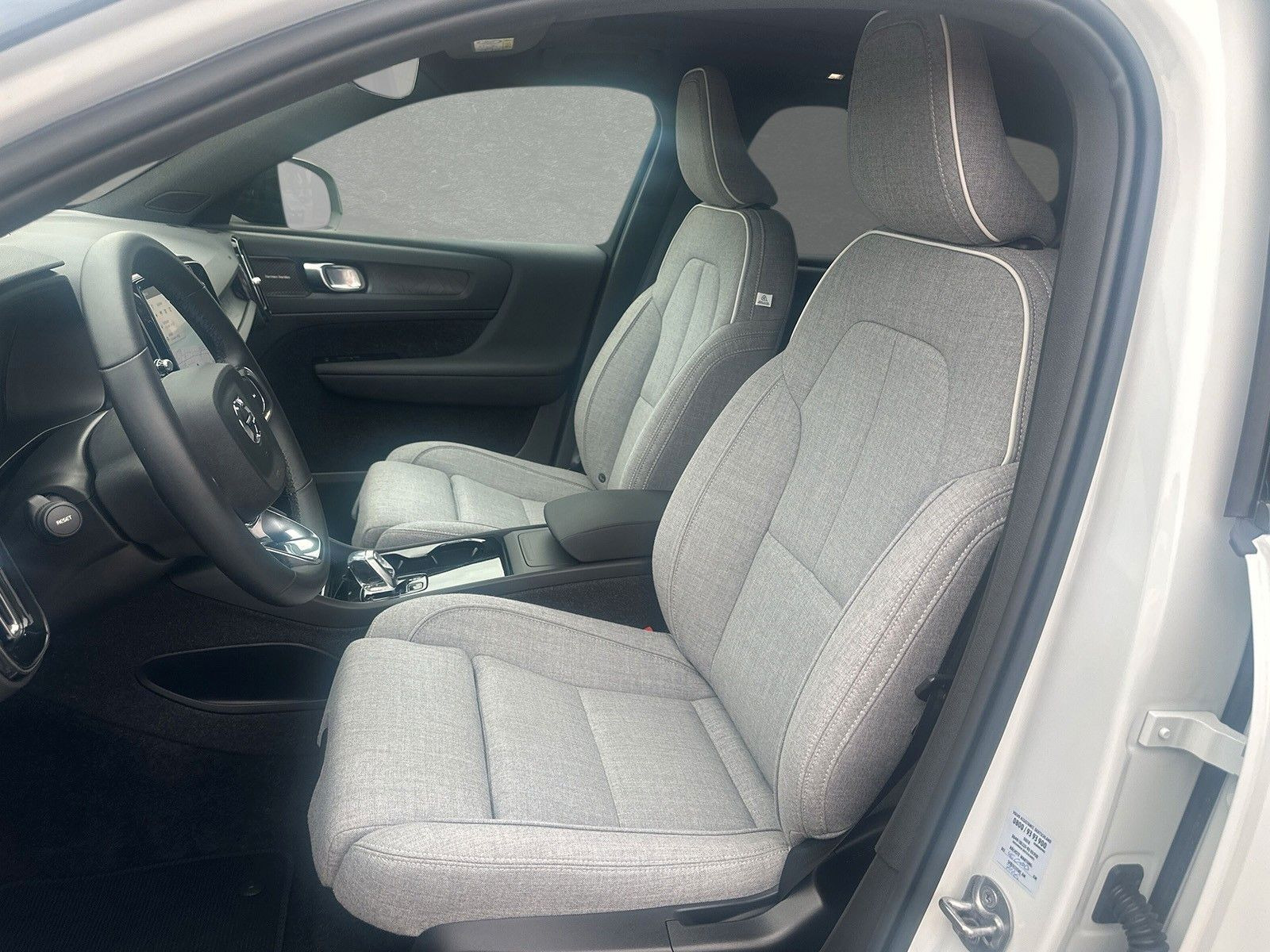 Hvid Volvo XC40 fra 2023