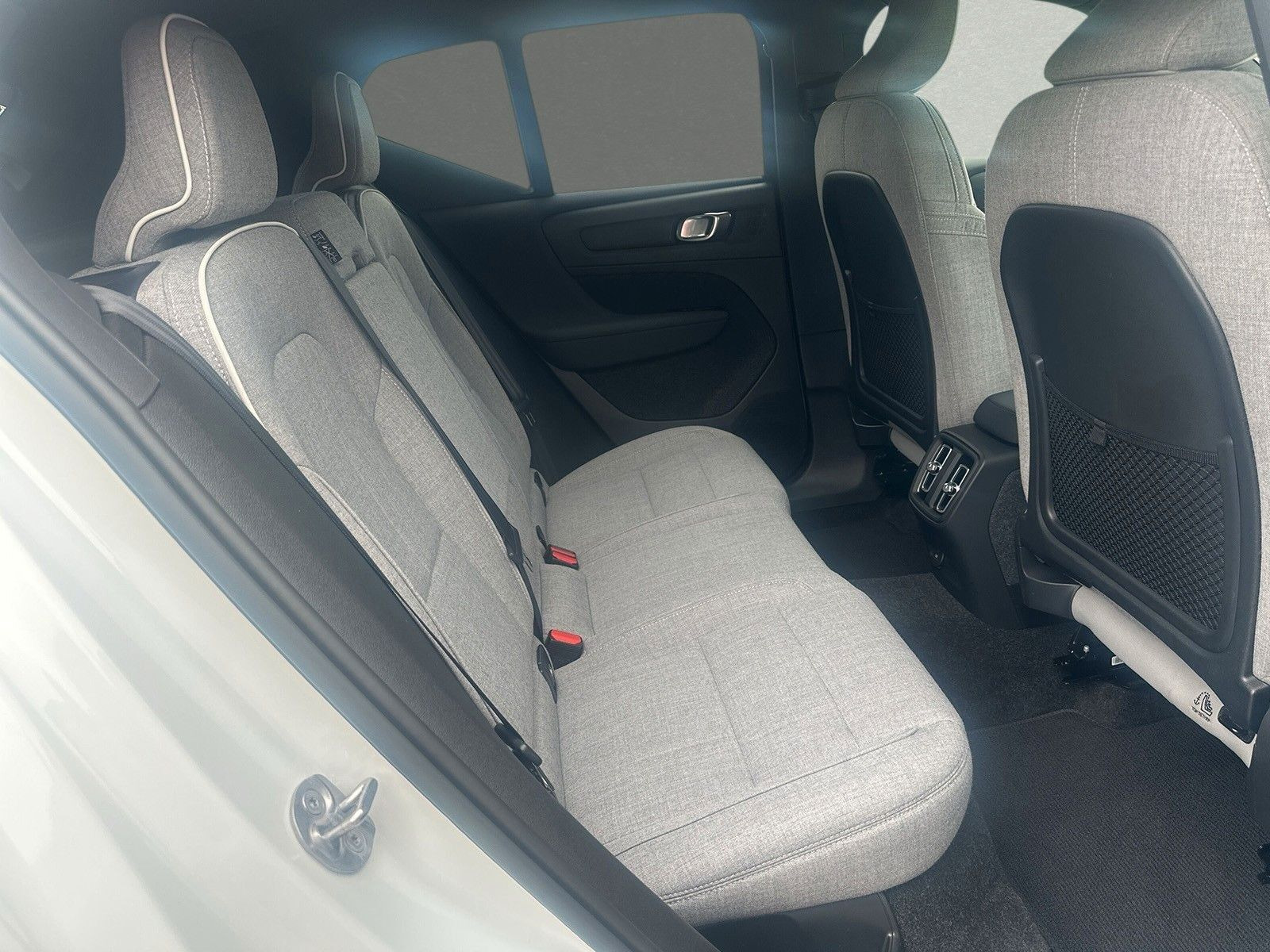 Hvid Volvo XC40 fra 2023