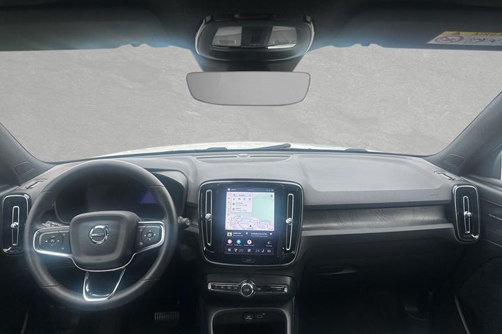 Hvid Volvo XC40 fra 2023