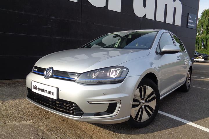 Sølv VW Golf fra 2015