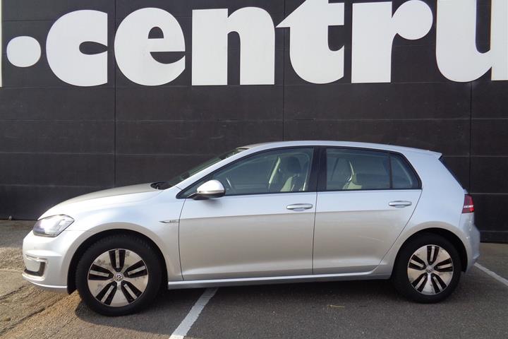 Sølv VW Golf fra 2015