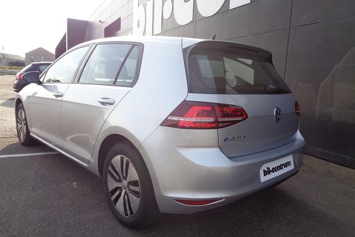 Sølv VW Golf fra 2015