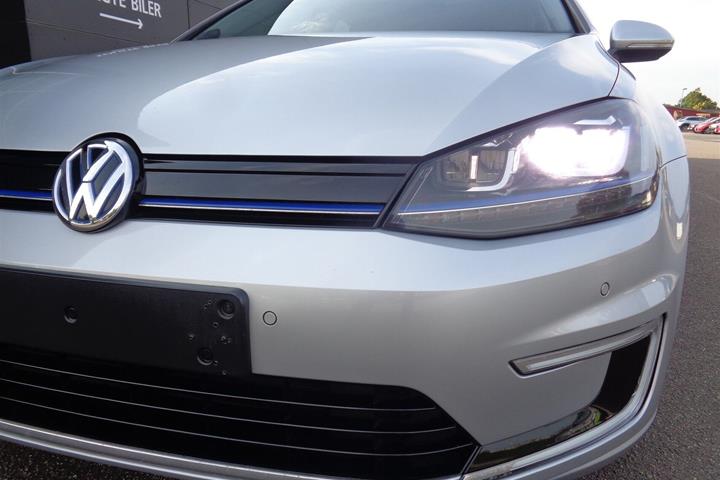 Sølv VW Golf fra 2015