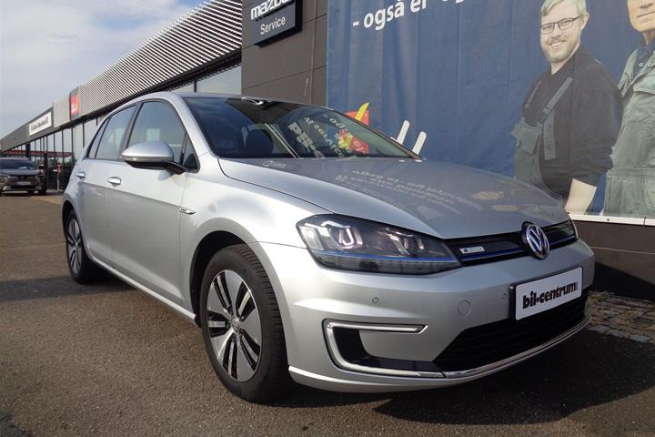 Sølv VW Golf fra 2015