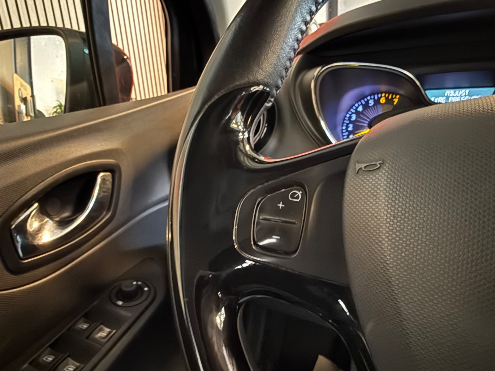 Sort Renault Captur fra 2015
