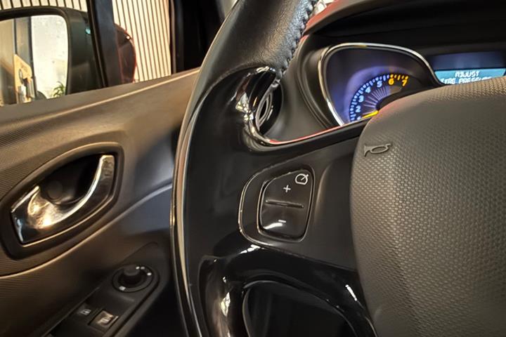 Sort Renault Captur fra 2015