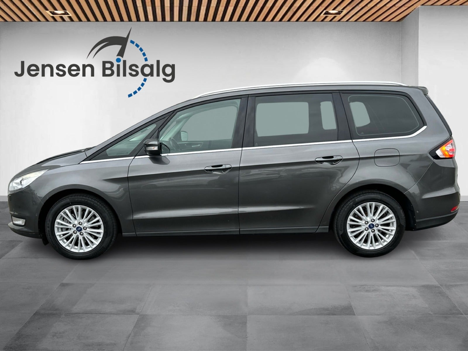 Grå Ford Galaxy fra 2019