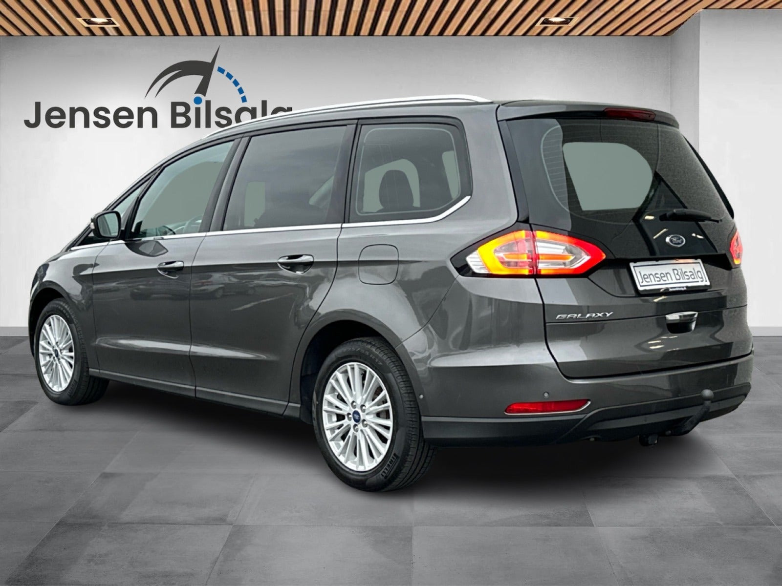 Grå Ford Galaxy fra 2019