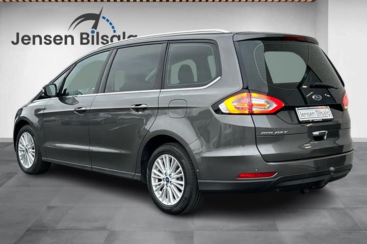 Grå Ford Galaxy fra 2019