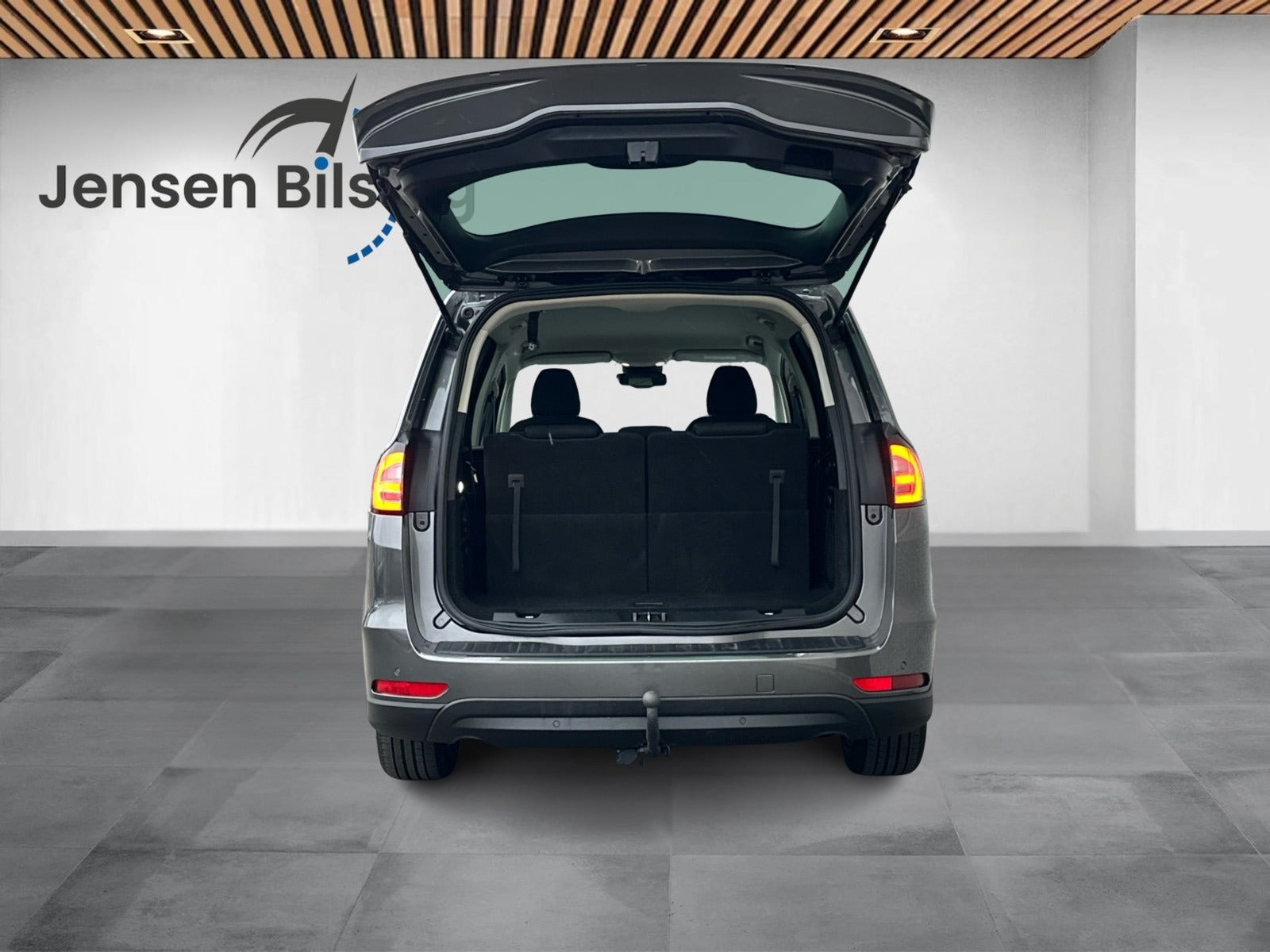 Grå Ford Galaxy fra 2019