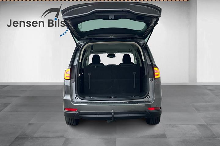 Grå Ford Galaxy fra 2019