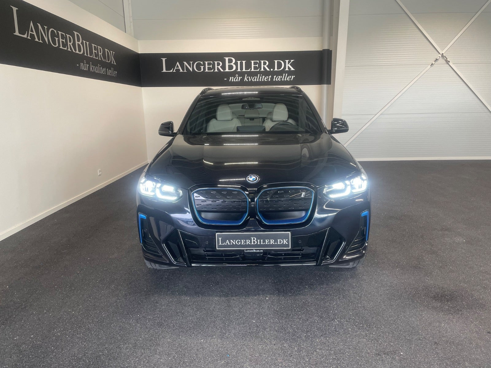 Blå BMW iX3 fra 2023
