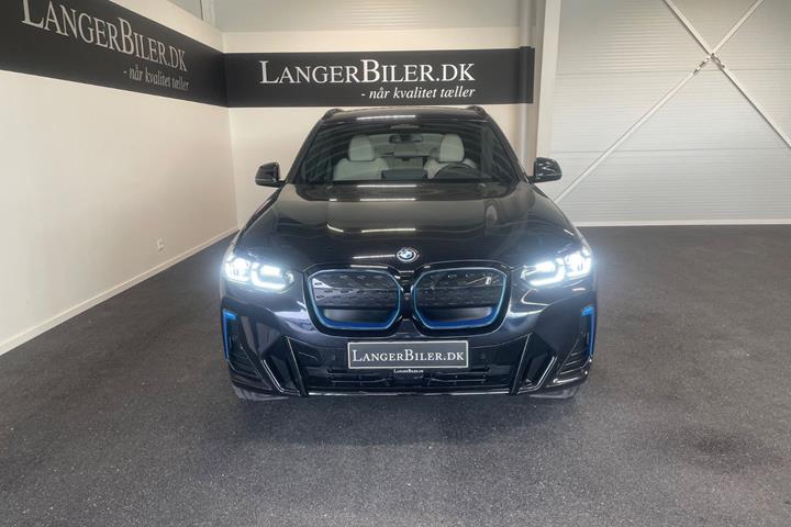Blå BMW iX3 fra 2023