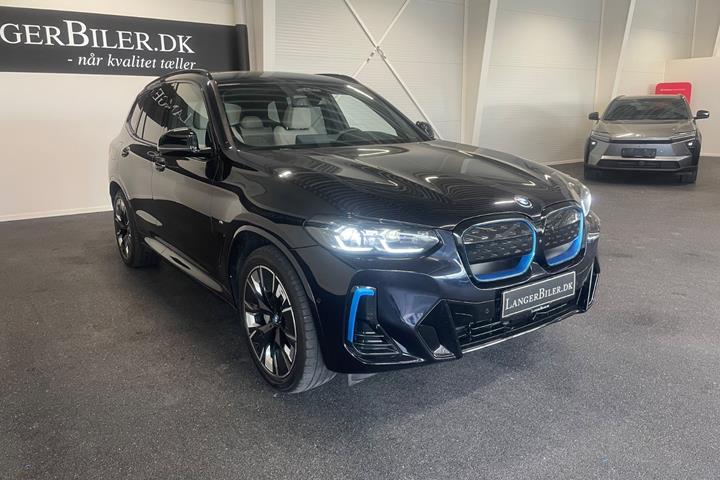Blå BMW iX3 fra 2023