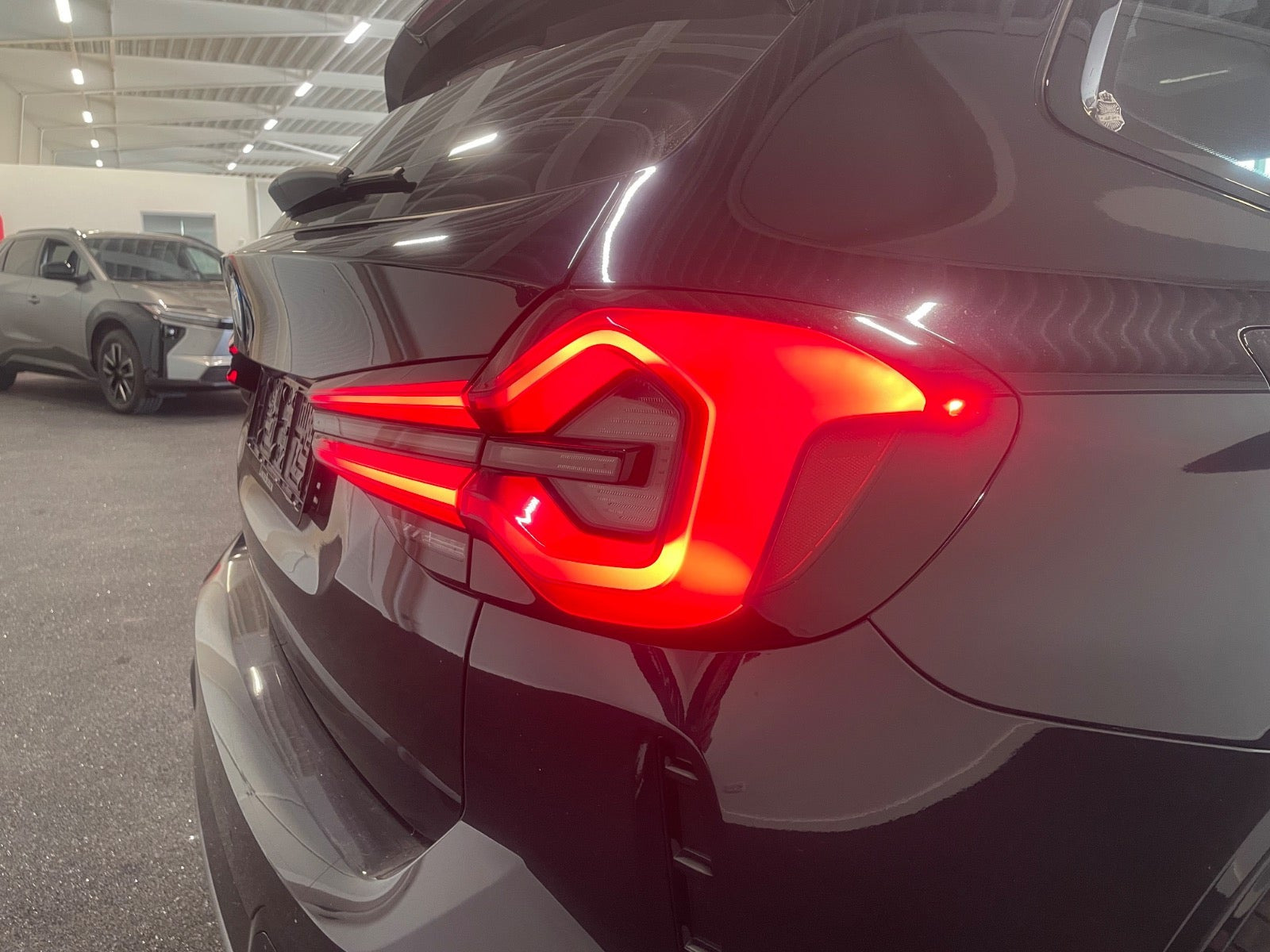 Blå BMW iX3 fra 2023