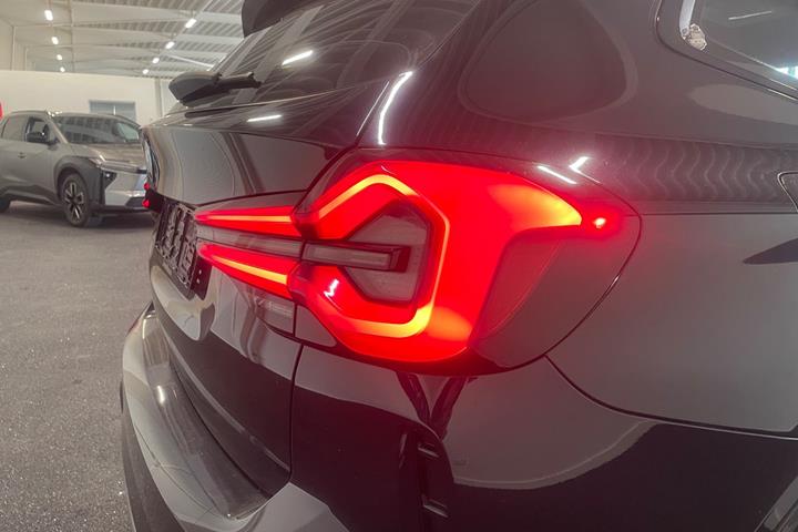 Blå BMW iX3 fra 2023
