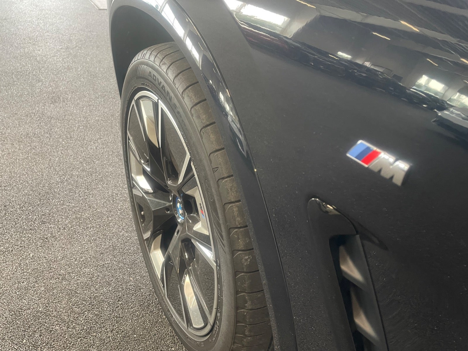 Blå BMW iX3 fra 2023