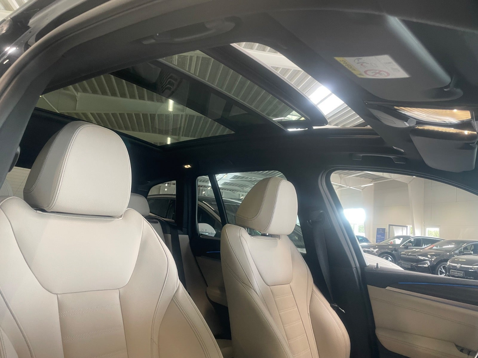 Blå BMW iX3 fra 2023