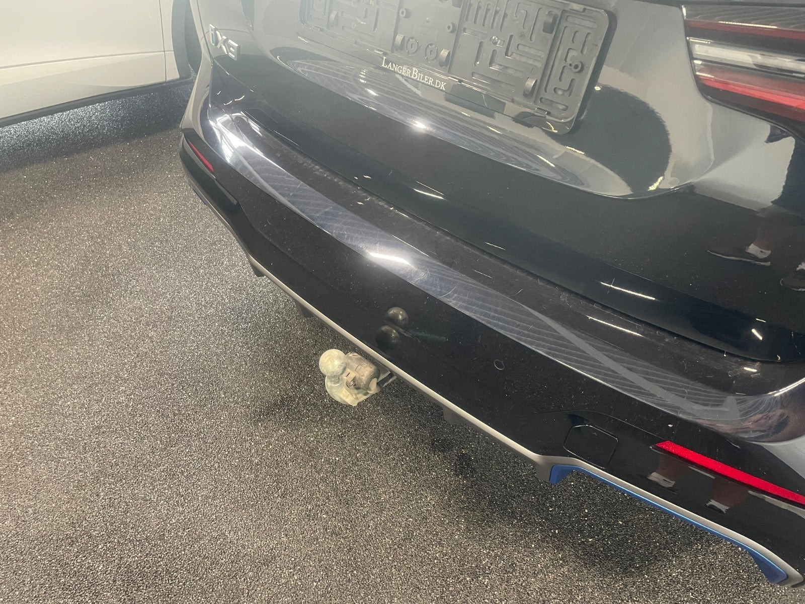 Blå BMW iX3 fra 2023