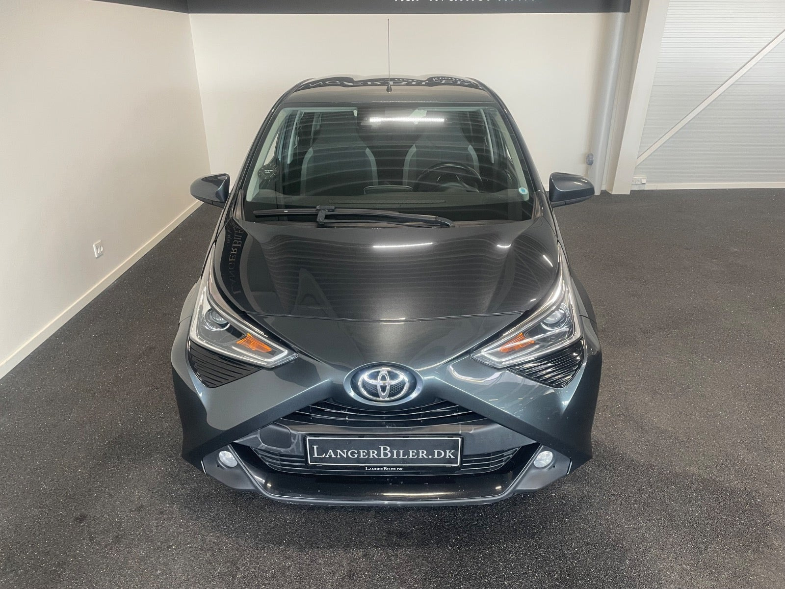 Grå Toyota Aygo fra 2020