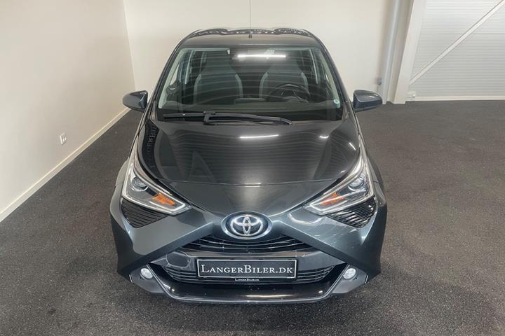 Grå Toyota Aygo fra 2020
