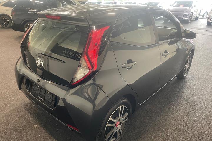 Grå Toyota Aygo fra 2020