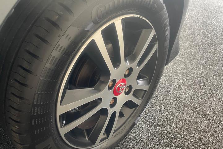 Grå Toyota Aygo fra 2020