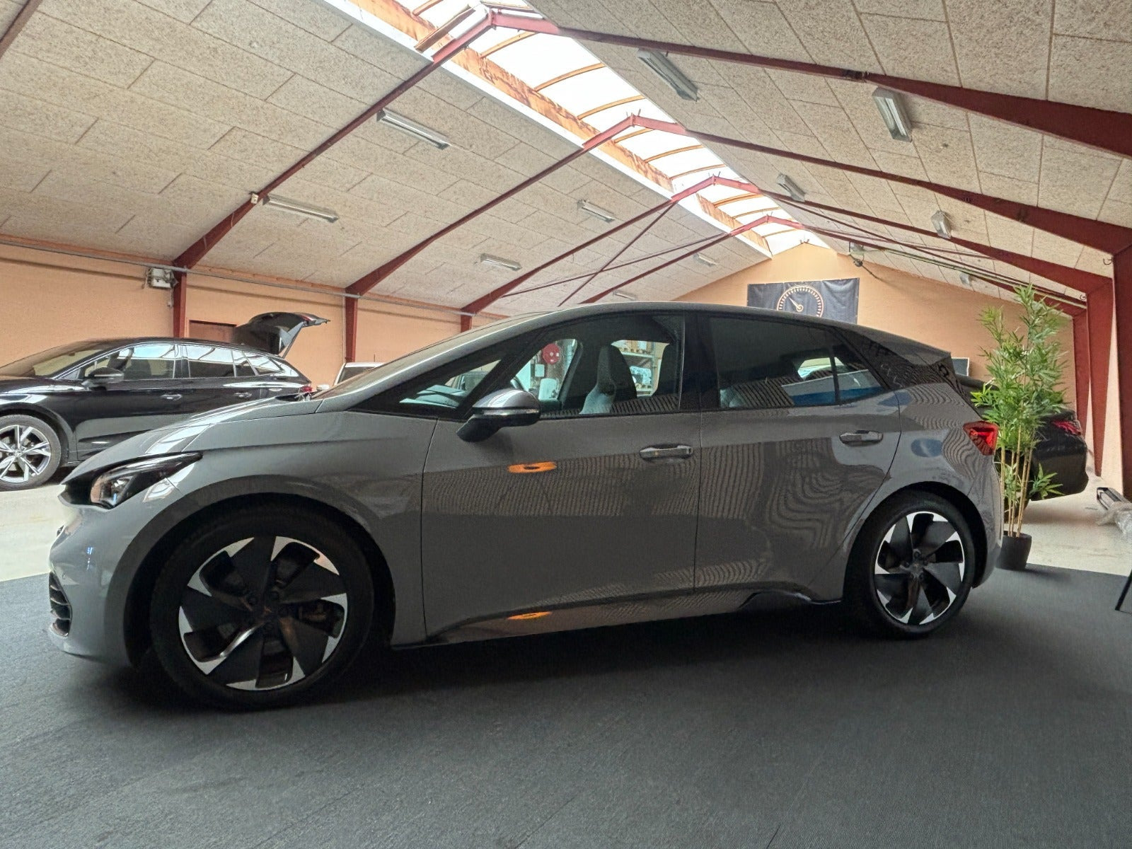 Grå Cupra Born fra 2024