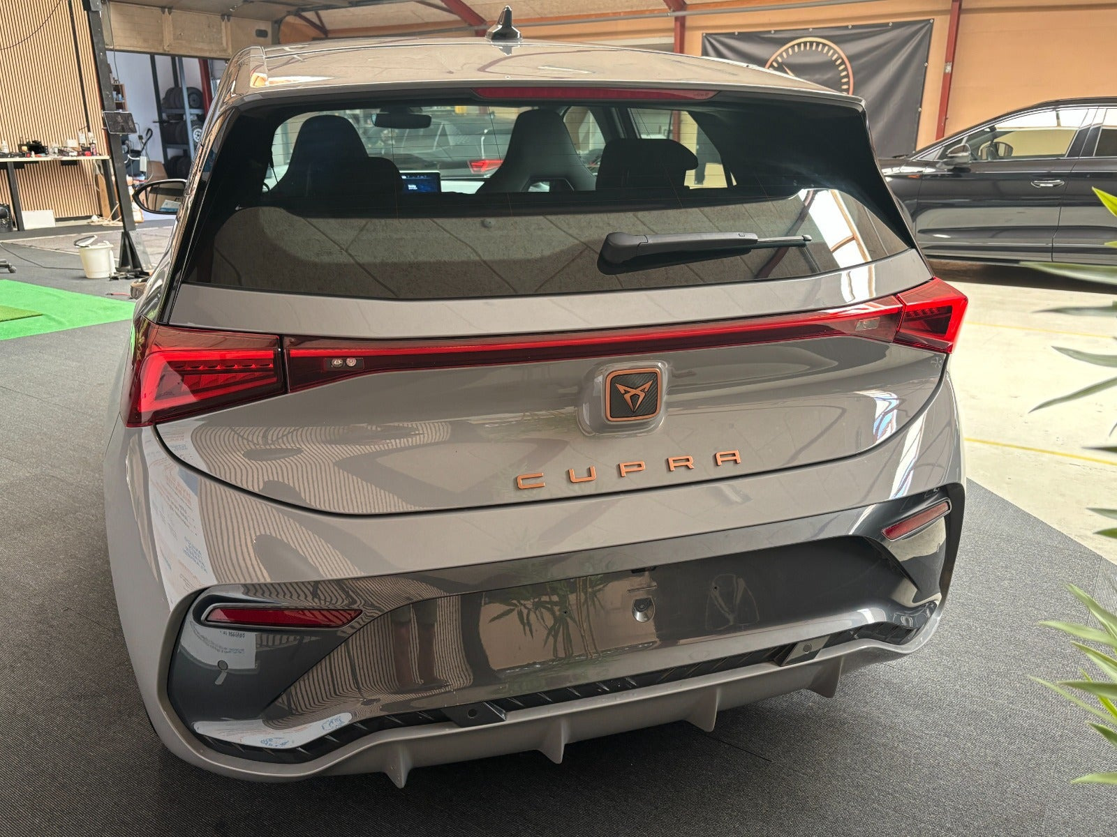 Grå Cupra Born fra 2024