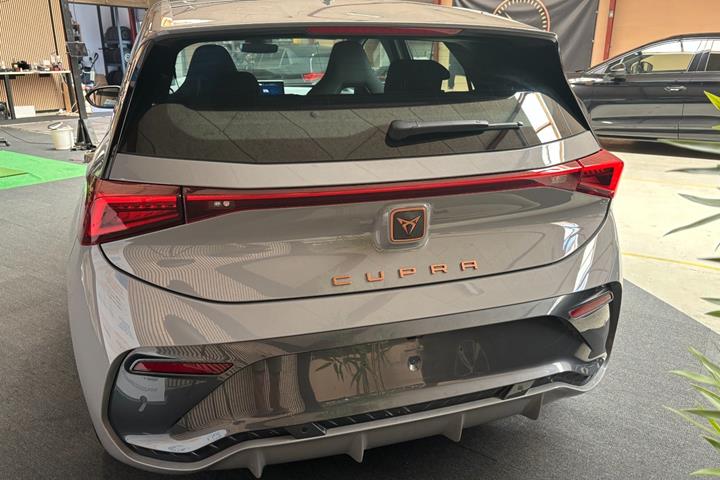 Grå Cupra Born fra 2024