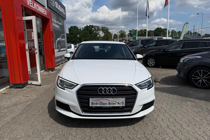 Hvid Audi A3 fra 2019