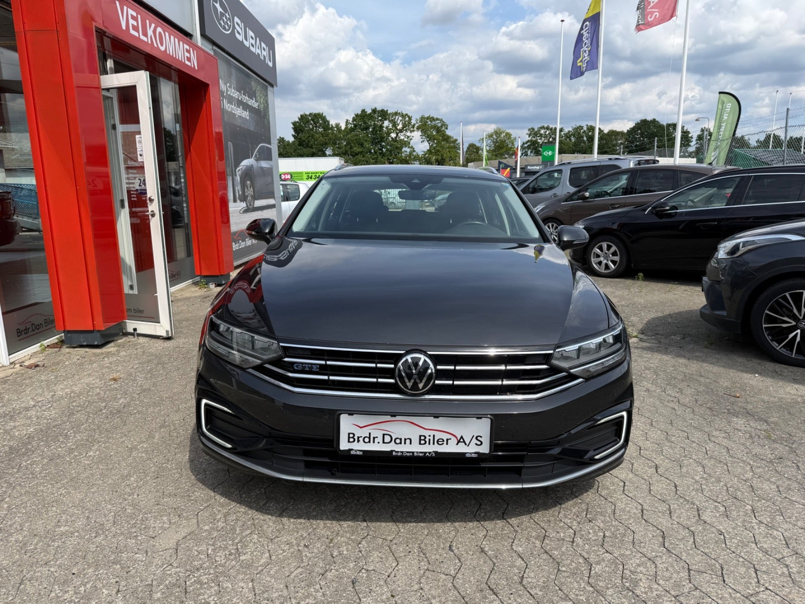 Grå VW Passat fra 2021