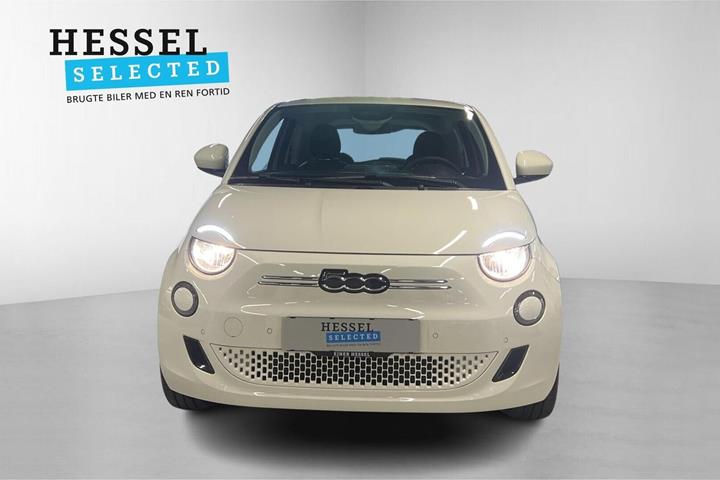 Hvid Fiat 500e fra 2024